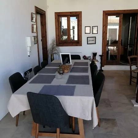 The Family Nest Orounda