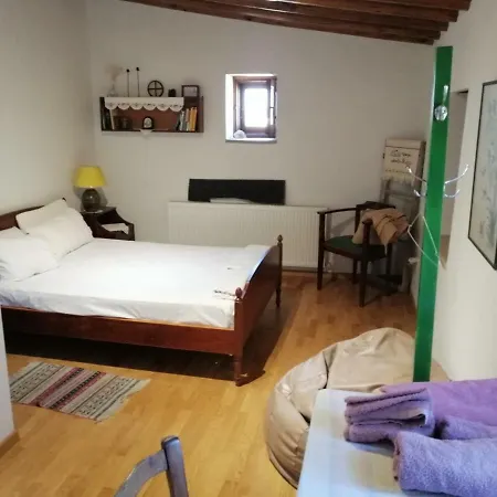 The Family Nest Orounda